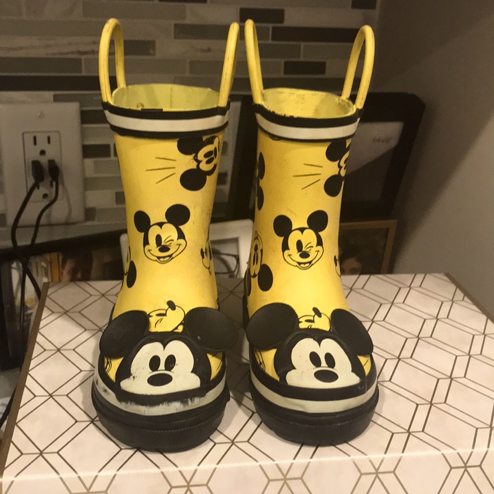 These are adorable Mickey Mouse rain shoes.